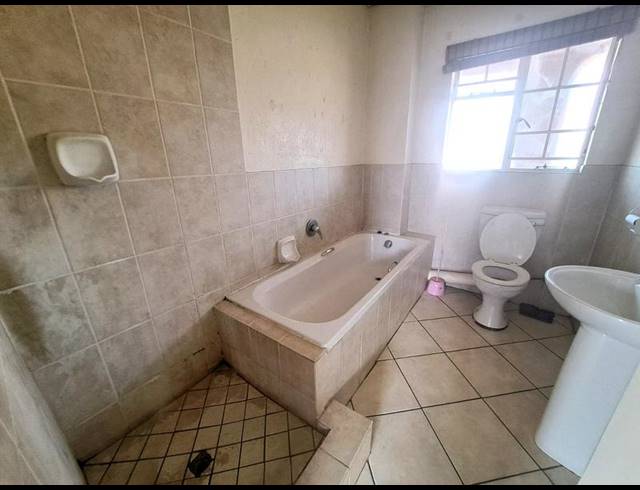 2 BEDROOM APARTMENT FOR SALE IN HEUWELOORD